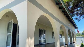 المنشأة من الخارج