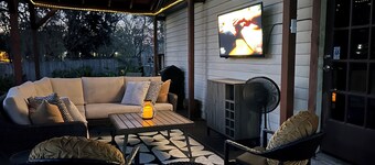 Stunning Friendswood home with pool! Minutes from NASA, Med Center, Galveston