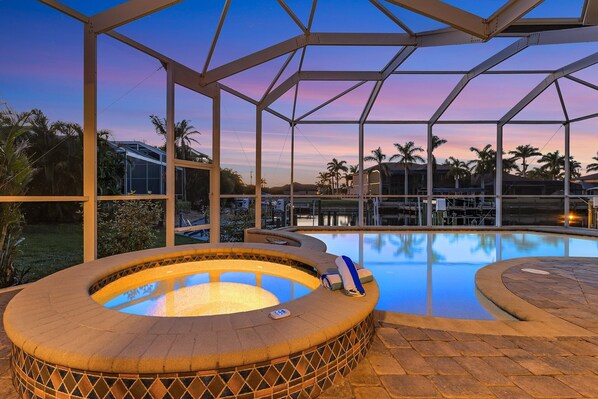 A heated pool - Stunning Luxury! Gulf Access, Pool Table - Villa Harbour Haven - Roelens (Cape Coral)