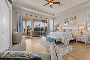 4 bedrooms, iron/ironing board, free WiFi, bed sheets - Stunning Luxury! Gulf Access, Pool Table - Villa Harbour Haven - Roelens (Cape Coral)