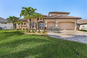Exterior - Stunning Luxury! Gulf Access, Pool Table - Villa Harbour Haven - Roelens (Cape Coral)