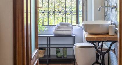 Villa Elighe. Apartment surrounded by greenery