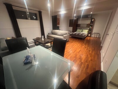 Sous-sol complet privé SDB, coin repas, Domaine Vert-Sud, Mirabel