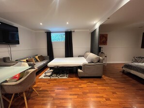 1 bedroom, desk, free WiFi, bed sheets