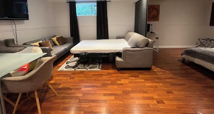 Style bachelor-sous-sol complet privé SDB, coin repas, Domaine Vert-Sud, Mirabel