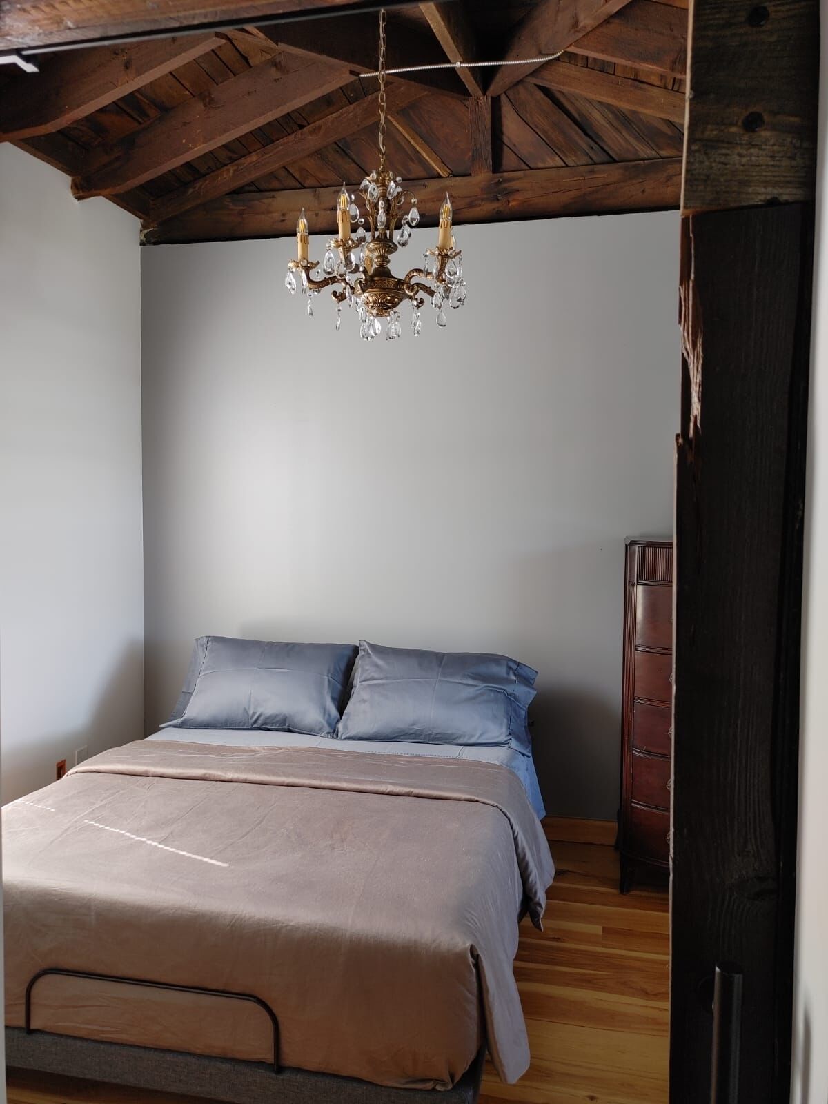 1 chambre, fer et planche à repasser, Wi-Fi, draps fournis