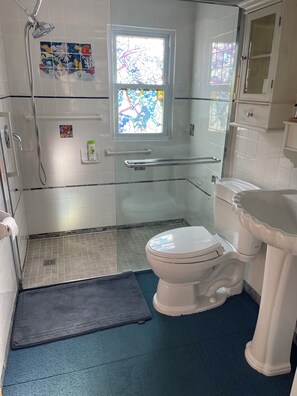 Towels, soap, shampoo, toilet paper