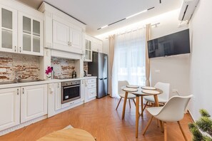 Fridge, oven, stovetop, toaster