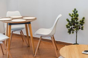 Dining - Meduza Apartment by Kondo Stays (Tiranë)