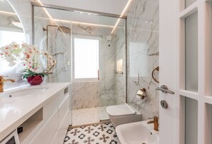 Hair dryer, towels - Meduza Apartment by Kondo Stays (Tiranë)