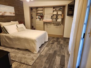 1 soverom, safe på rommet, skrivebord og wi-fi