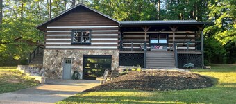 Cozy 2-bedroom waterfront cabin in a quiet cove on Lake Norman