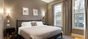 Boutique MicroHotel Room on Downtown Mall: The Townsman: Poe Room