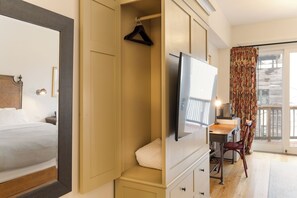 1 bedroom, iron/ironing board, free WiFi