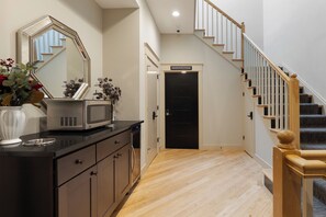 Interior - The Townsman: Meriwether Room (Charlottesville)