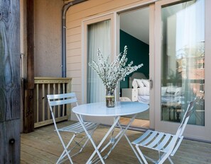 Outdoor dining - The Townsman: Meriwether Room (Charlottesville)