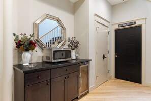 Interior - The Townsman: Meriwether Room (Charlottesville)