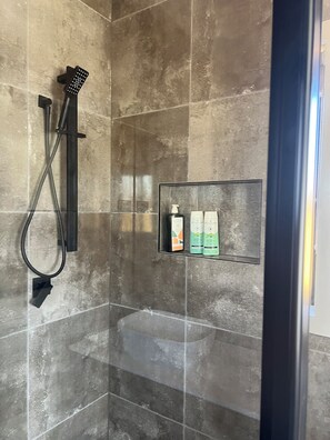 Shower, hair dryer, towels, soap - 4-bedroom Family home /WFH vacation living in Tarneit, West Melbourne (Tarneit)