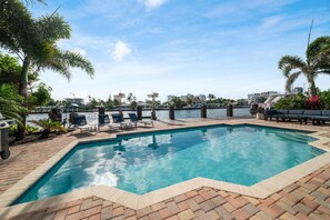 Beheizter Pool