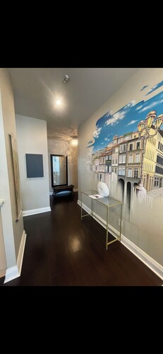 Luxury 2 Bed & 2 Bath Right Next To Subway In The Heart Of DT