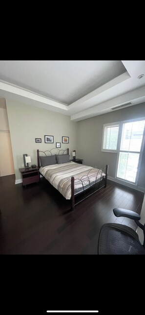 2 chambres, bureau, fer et planche à repasser, accès au Wi-Fi (inclus)