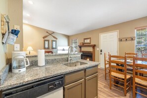 Interior - Dog-Friendly Lake Access Bungalow with Community Pool, Mini Golf & Free Daily Tickets (Kimberling City)