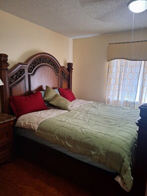 4 soverom, strykejern/-brett, wi-fi og sengetøy