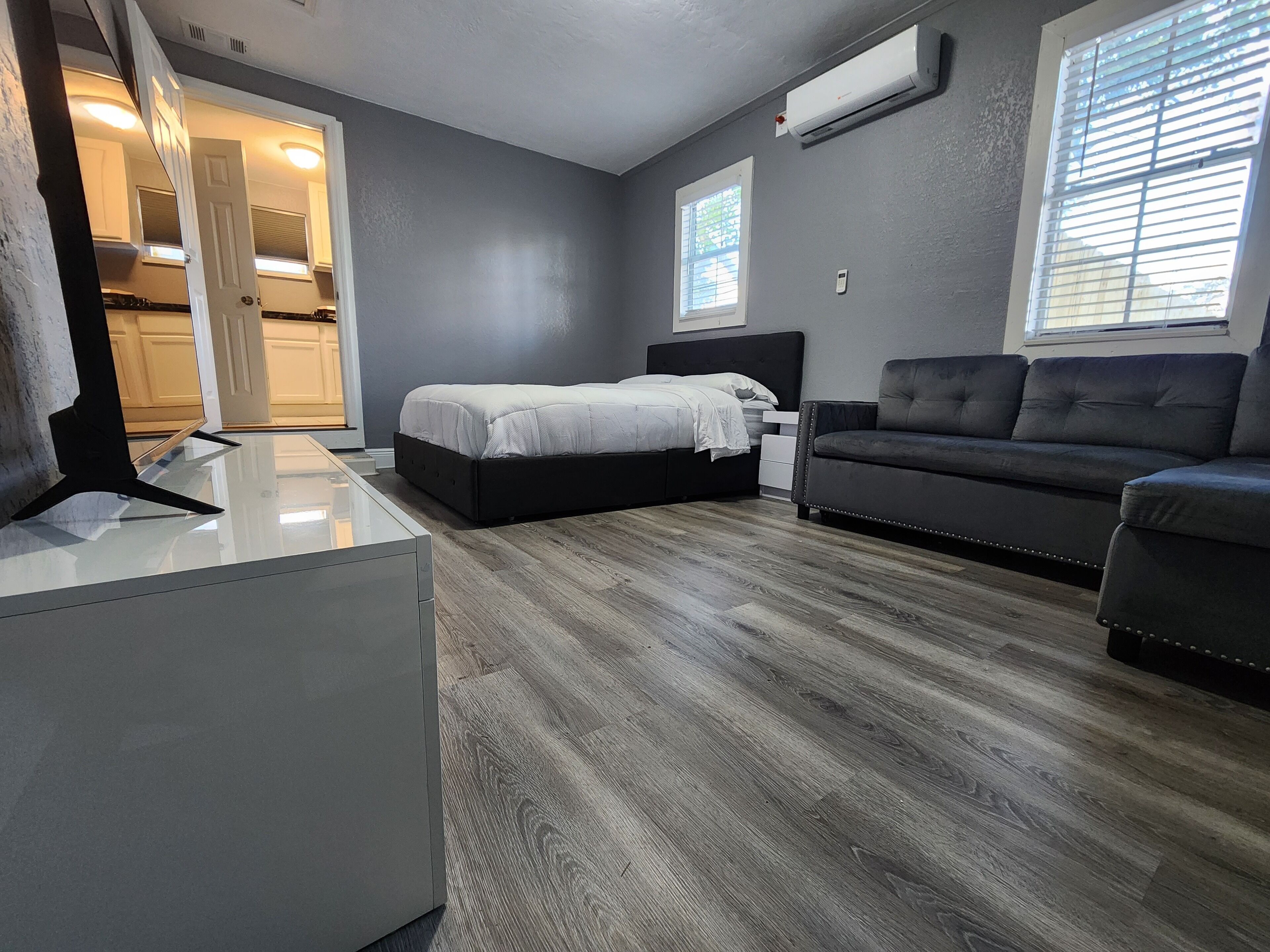 1 dormitorio, tabla de planchar con plancha, wifi y ropa de cama