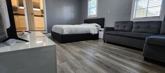 Cozy studio in pleasant Bradenton with WiFi, AC