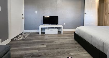 Cozy studio in pleasant Bradenton with WiFi, AC