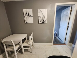Interior - Cozy studio in pleasant Bradenton with WiFi, AC (Bradenton)