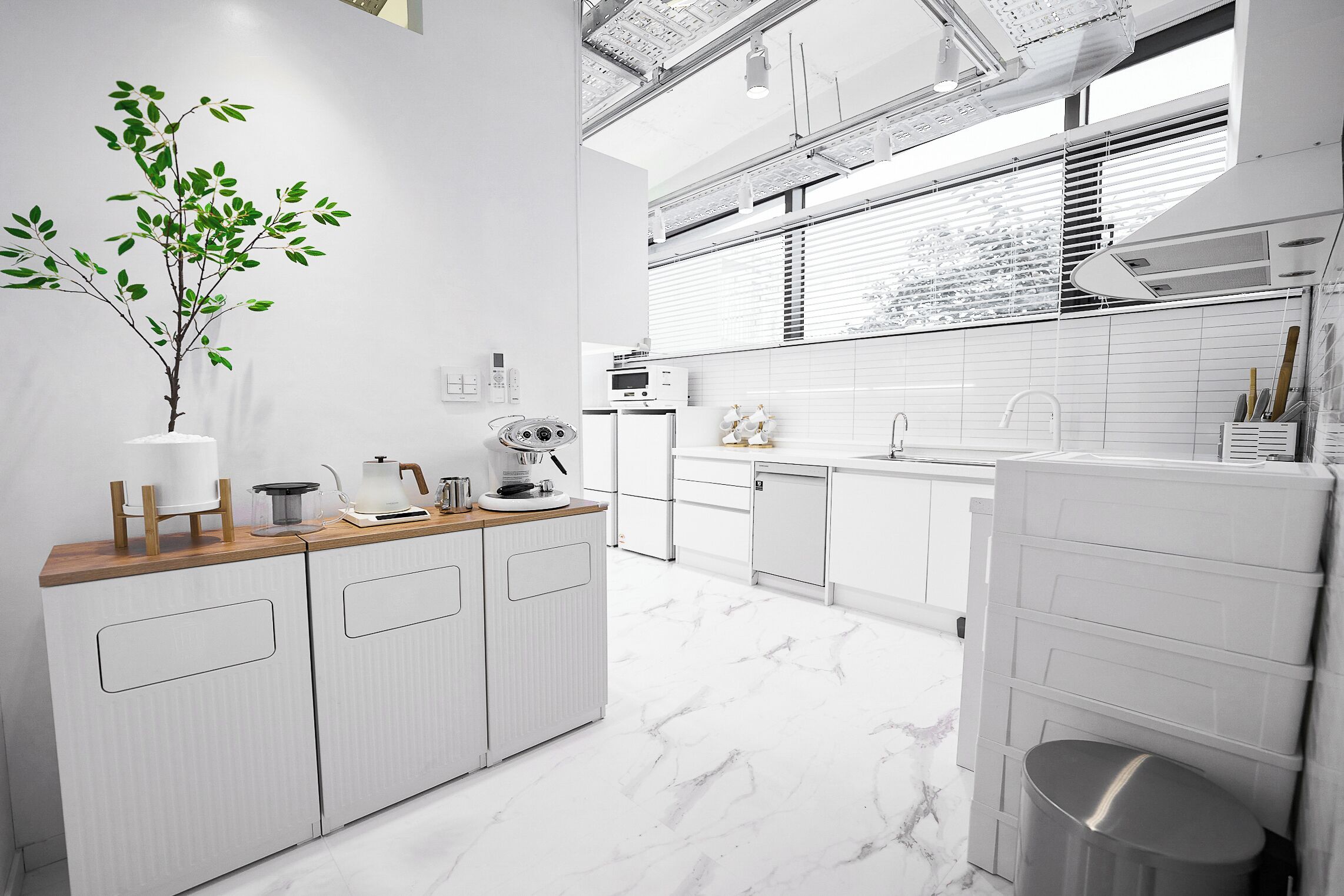 Family Apartment, Mountain View | Private kitchen | Electric kettle