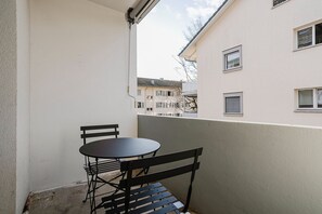 Outdoor dining - Blueground | Matthäus, balcony & w/d, nr zoo (Basel)