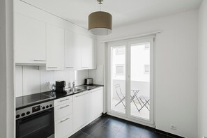 Fridge, microwave, oven, stovetop - Blueground | Matthäus, balcony & w/d, nr zoo (Basel)