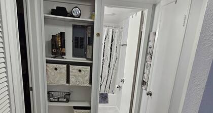 Charming 2-bedroom condo in delightful Titusville wth WiFi AC, pool laundry room