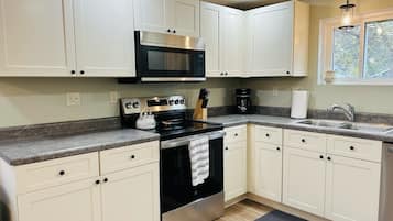 Microonde, forno, piano cottura, lavastoviglie