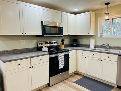 Charming 2-bedroom house in historical Galesburg neighborhood