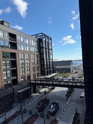 View from property - Beautiful apartment in wonderful Baltimore with WiFi, fitness room, AC (Baltimore)