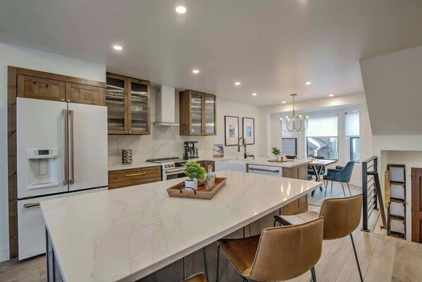 Fridge, microwave, oven, stovetop - Breck Luxe Chalet |Walk to Slopes and Downtown (Breckenridge)