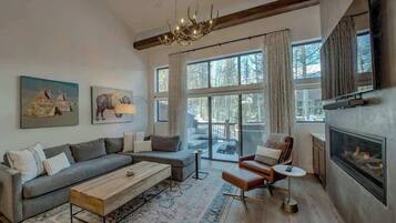 Televisión, chimenea, videojuegos y oficina