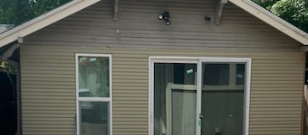 Delightful studio with WiFi in Stockton