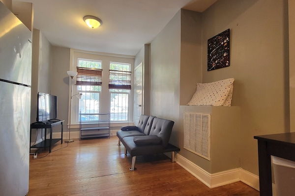 Apartment | Living area | Flat-screen TV