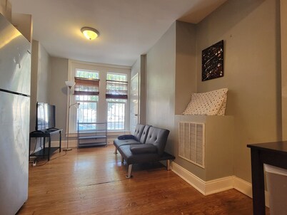 Entire House 1BD King Bed near Downtown