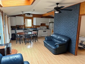 Interior - Cozy 2-bedroom chalet in Pierreville on the river with a  (Pierreville)