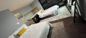 The Hudson: Luxury, Comfort, & Prime Location!