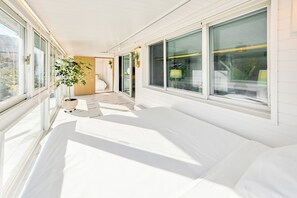 6 bedrooms, iron/ironing board, free WiFi - SA Tailored Serviced Home near Metro (Seoul)