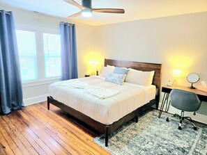Desk, iron/ironing board, travel cot, free WiFi - Spacious Downtown Indianapolis – Sleeps 16, Perfect for Groups, Families & Teams (Indianapolis)