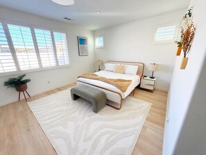 4 bedrooms, desk, iron/ironing board, WiFi