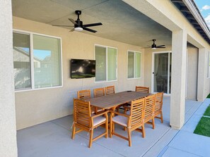 Outdoor dining - Airy Desert Getaway  (Indio)