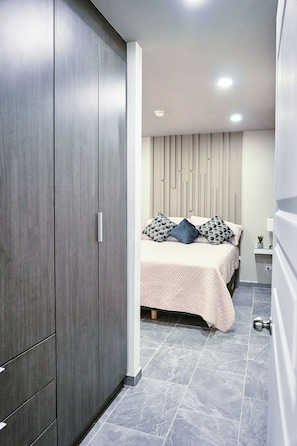 2 slaapkamers, een strijkplank/strijkijzer, wifi, beddengoed